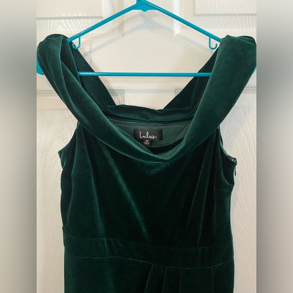 Formal dark green velvet dress, never worn - Picture 2 of 3